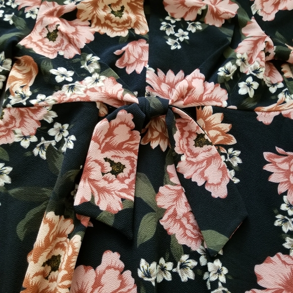 🆕️Floral Maternity Dress - Picture 2 of 9